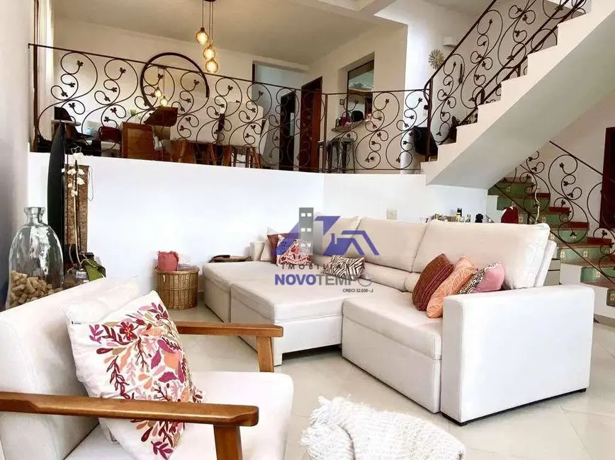 Sobrado com 4 quartos à venda, 337m2 em Cotia - SP - imagem 8 Foto 8 de Sobrado com 4 quartos à venda, 337m2 em Cotia - SP