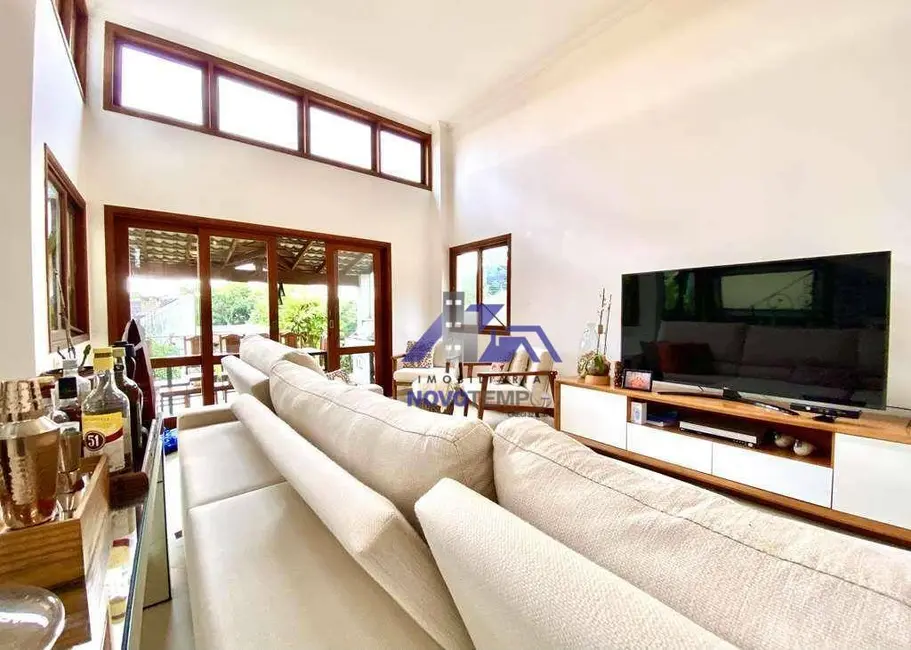 Sobrado com 4 quartos à venda, 337m2 em Cotia - SP - imagem 6 Foto 6 de Sobrado com 4 quartos à venda, 337m2 em Cotia - SP