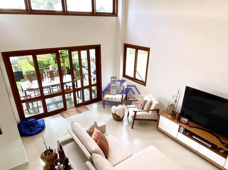 Sobrado com 4 quartos à venda, 337m2 em Cotia - SP - imagem 4 Foto 4 de Sobrado com 4 quartos à venda, 337m2 em Cotia - SP