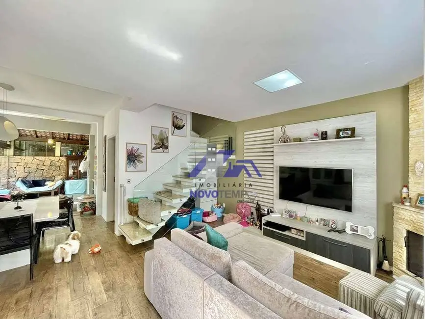 Sobrado com 3 quartos à venda, 120m2 em Jardim São Vicente, Cotia - SP - imagem 2 Foto 2 de Sobrado com 3 quartos à venda, 120m2 em Jardim São Vicente, Cotia - SP