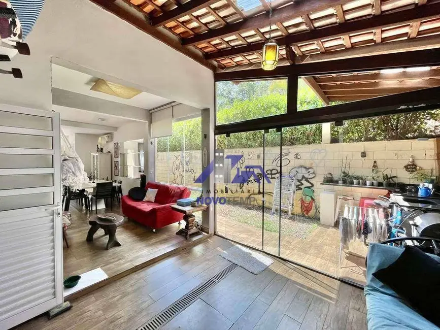 Sobrado com 3 quartos à venda, 120m2 em Jardim São Vicente, Cotia - SP - imagem 7 Foto 7 de Sobrado com 3 quartos à venda, 120m2 em Jardim São Vicente, Cotia - SP