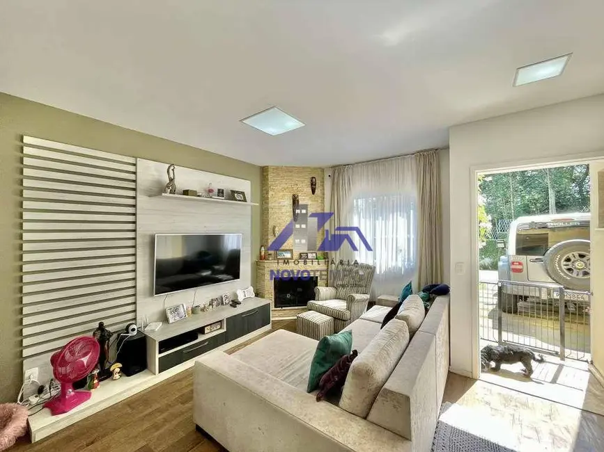 Sobrado com 3 quartos à venda, 120m2 em Jardim São Vicente, Cotia - SP - imagem 3 Foto 3 de Sobrado com 3 quartos à venda, 120m2 em Jardim São Vicente, Cotia - SP