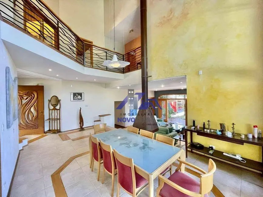 Sobrado com 5 quartos à venda, 1207m2 em Palos Verdes, Carapicuiba - SP - imagem 4 Foto 4 de Sobrado com 5 quartos à venda, 1207m2 em Palos Verdes, Carapicuiba - SP