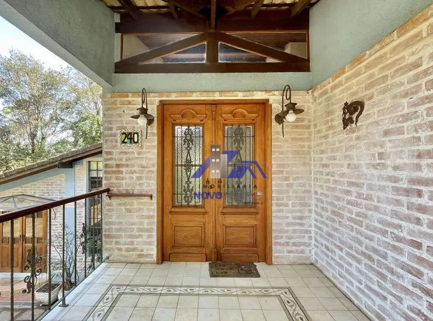 Sobrado com 4 quartos à venda, 1107m2 em Altos de São Fernando, Jandira - SP - imagem 6 Foto 6 de Sobrado com 4 quartos à venda, 1107m2 em Altos de São Fernando, Jandira - SP