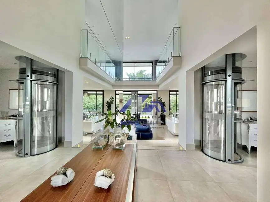Casa de Condomínio com 4 quartos à venda, 634m2 em Granja Viana, Carapicuiba - SP - imagem 3 Foto 3 de Casa de Condomínio com 4 quartos à venda, 634m2 em Granja Viana, Carapicuiba - SP