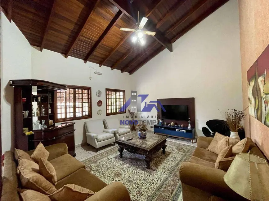 Foto 7 de Casa de Condomínio com 3 quartos à venda e para alugar, 1439m2 em Chácara dos Lagos, Carapicuiba - SP