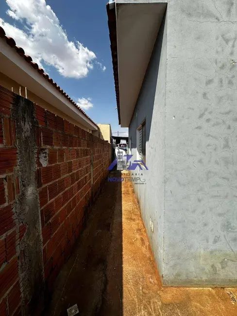 Foto 5 de Casa com 2 quartos à venda e para alugar, 260m2 em Guararapes - SP