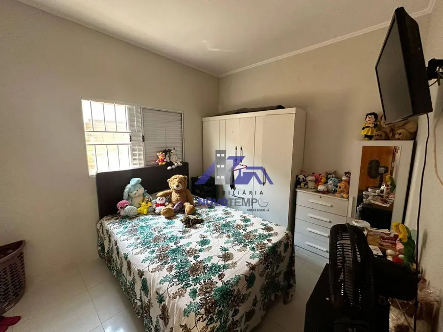 Foto 9 de Casa com 2 quartos à venda e para alugar, 260m2 em Guararapes - SP