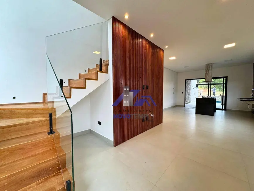 Foto 2 de Sobrado com 3 quartos à venda, 150m2 em Santana De Parnaiba - SP