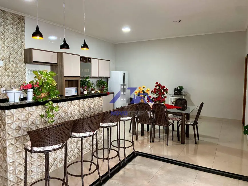 Foto 3 de Casa com 2 quartos à venda, 250m2 em Guararapes - SP