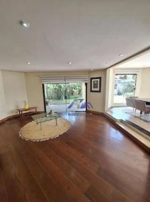 Casa de Condomínio com 4 quartos para alugar, 560m2 em Barueri - SP - imagem 3 Foto 3 de Casa de Condomínio com 4 quartos para alugar, 560m2 em Barueri - SP