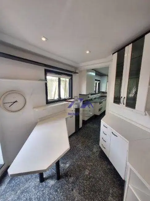 Casa de Condomínio com 4 quartos para alugar, 560m2 em Barueri - SP - imagem 5 Foto 5 de Casa de Condomínio com 4 quartos para alugar, 560m2 em Barueri - SP