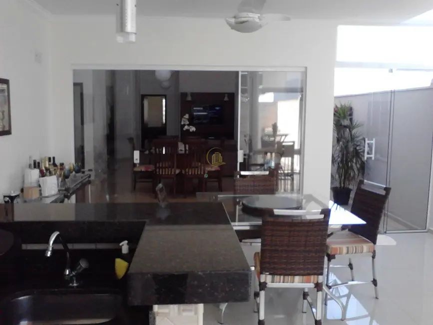 Casa de Condomínio com 3 quartos para alugar, 220m2 em Residencial Gaivota I, Sao Jose Do Rio Preto - SP - imagem 8 Foto 8 de Casa de Condomínio com 3 quartos para alugar, 220m2 em Residencial Gaivota I, Sao Jose Do Rio Preto - SP