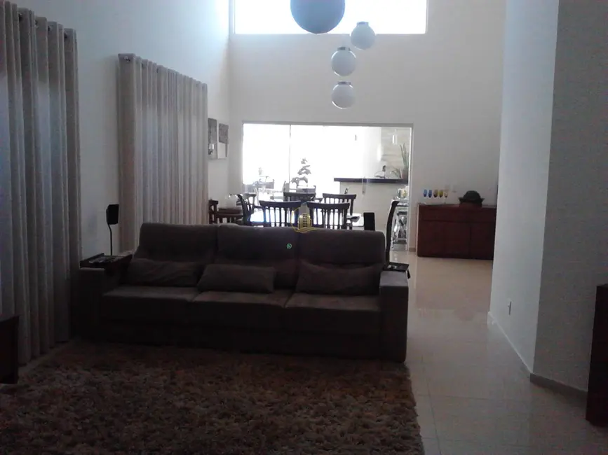 Casa de Condomínio com 3 quartos para alugar, 220m2 em Residencial Gaivota I, Sao Jose Do Rio Preto - SP - imagem 3 Foto 3 de Casa de Condomínio com 3 quartos para alugar, 220m2 em Residencial Gaivota I, Sao Jose Do Rio Preto - SP