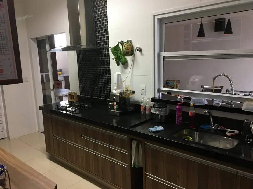 Casa de Condomínio com 3 quartos à venda, 254m2 em Loteamento Recanto do Lago, Sao Jose Do Rio Preto - SP - imagem 6 Foto 6 de Casa de Condomínio com 3 quartos à venda, 254m2 em Loteamento Recanto do Lago, Sao Jose Do Rio Preto - SP