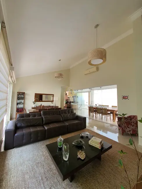 Casa de Condomínio com 3 quartos à venda, 240m2 em Loteamento Recanto do Lago, Sao Jose Do Rio Preto - SP - imagem 8 Foto 8 de Casa de Condomínio com 3 quartos à venda, 240m2 em Loteamento Recanto do Lago, Sao Jose Do Rio Preto - SP