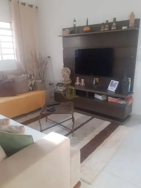 Foto 3 de Casa com 4 quartos à venda, 165m2 em Centro, Bady Bassitt - SP