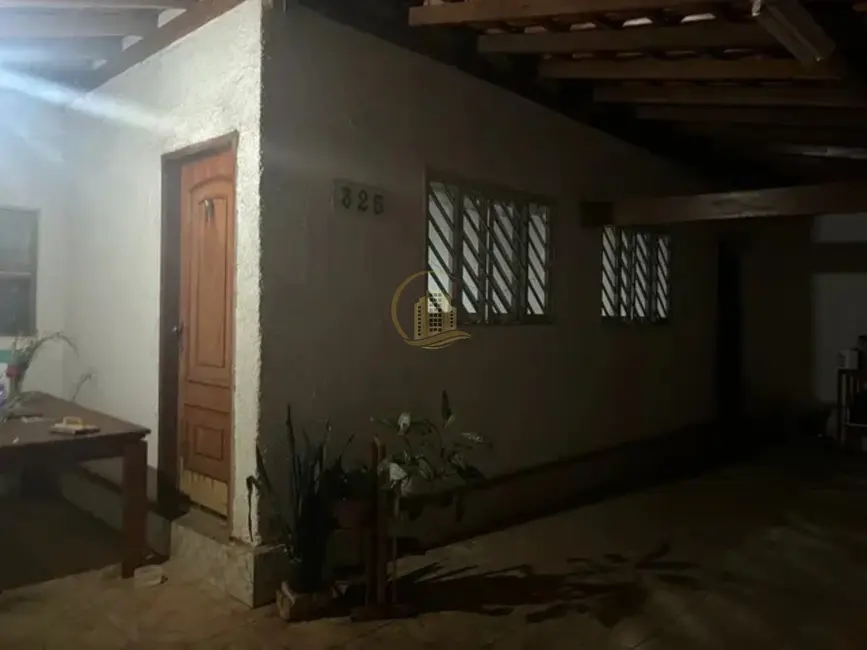 Casa com 3 quartos à venda, 200m2 em Conjunto Habitacional Cristo Rei, Sao Jose Do Rio Preto - SP - imagem 3 Foto 3 de Casa com 3 quartos à venda, 200m2 em Conjunto Habitacional Cristo Rei, Sao Jose Do Rio Preto - SP