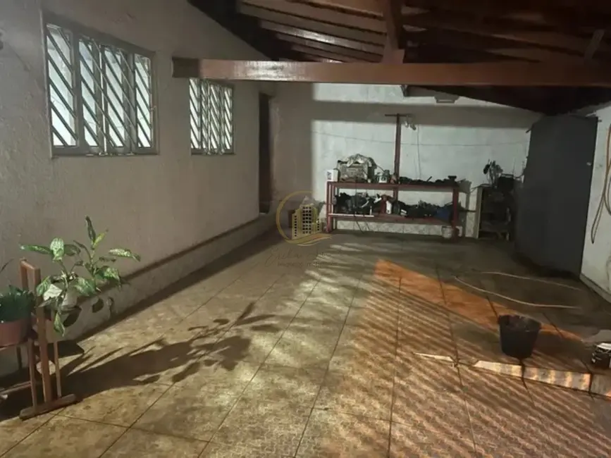 Casa com 3 quartos à venda, 200m2 em Conjunto Habitacional Cristo Rei, Sao Jose Do Rio Preto - SP - imagem 2 Foto 2 de Casa com 3 quartos à venda, 200m2 em Conjunto Habitacional Cristo Rei, Sao Jose Do Rio Preto - SP