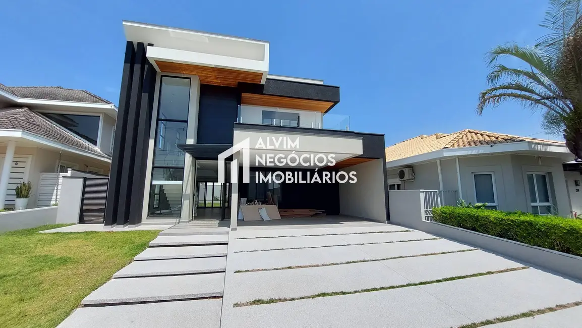 Sobrado com 4 quartos à venda, 367m2 em Sao Jose Dos Campos - SP - imagem 1 Foto 1 de Sobrado com 4 quartos à venda, 367m2 em Sao Jose Dos Campos - SP