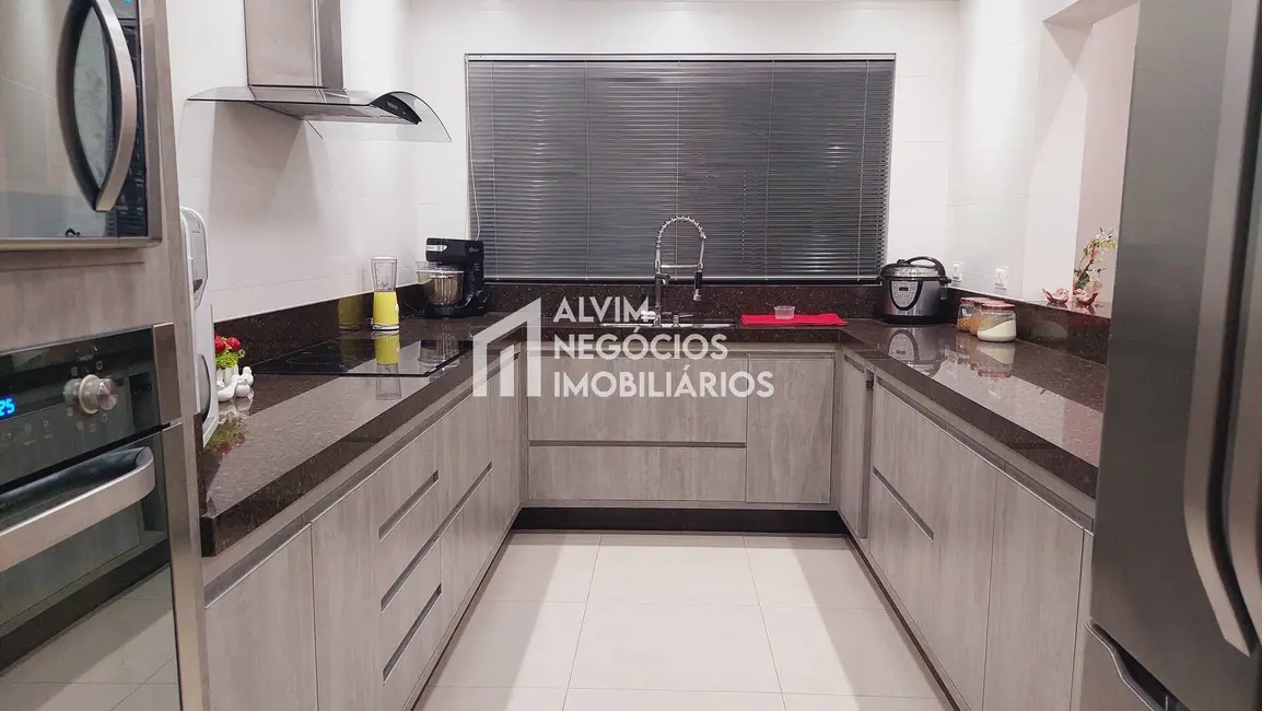 Foto 2 de Casa com 4 quartos à venda, 137m2 em Sao Jose Dos Campos - SP