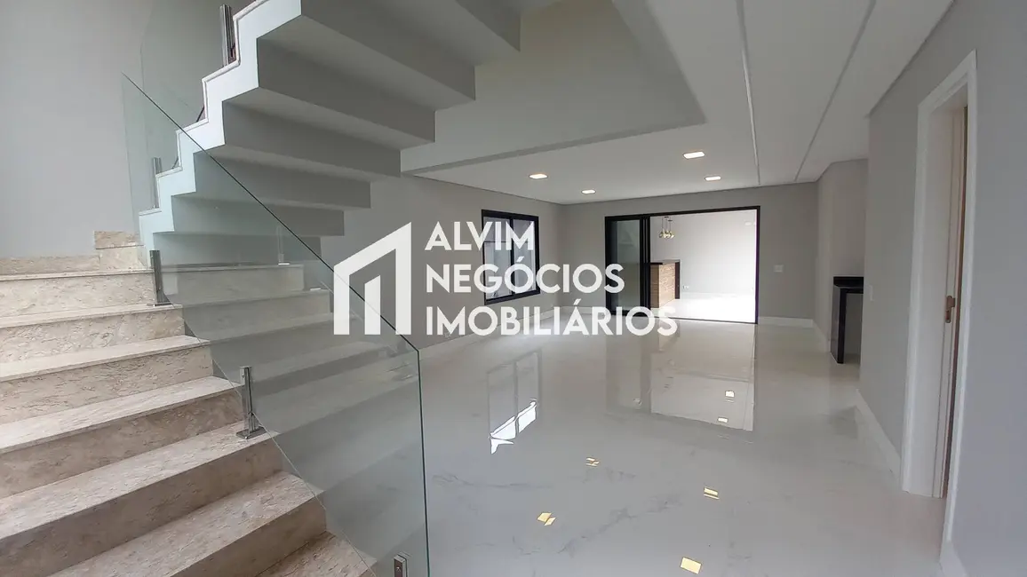 Foto 2 de Sobrado com 3 quartos à venda, 350m2 em Sao Jose Dos Campos - SP