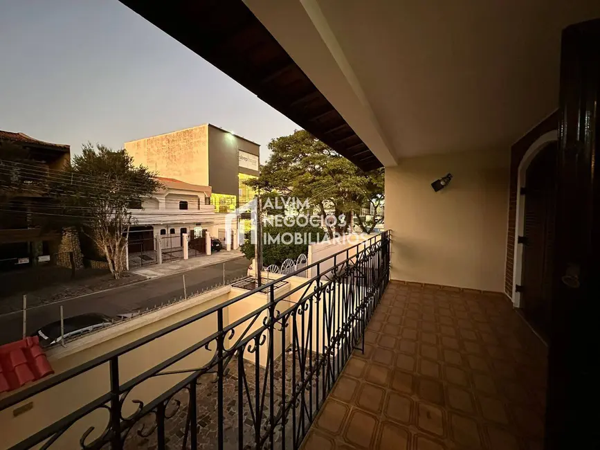 Foto 2 de Sobrado com 5 quartos à venda, 400m2 em Sao Jose Dos Campos - SP