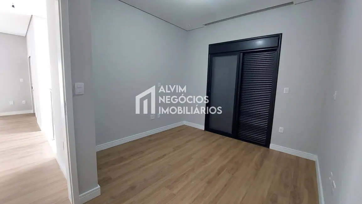 Foto 9 de Sobrado com 4 quartos à venda, 354m2 em Sao Jose Dos Campos - SP