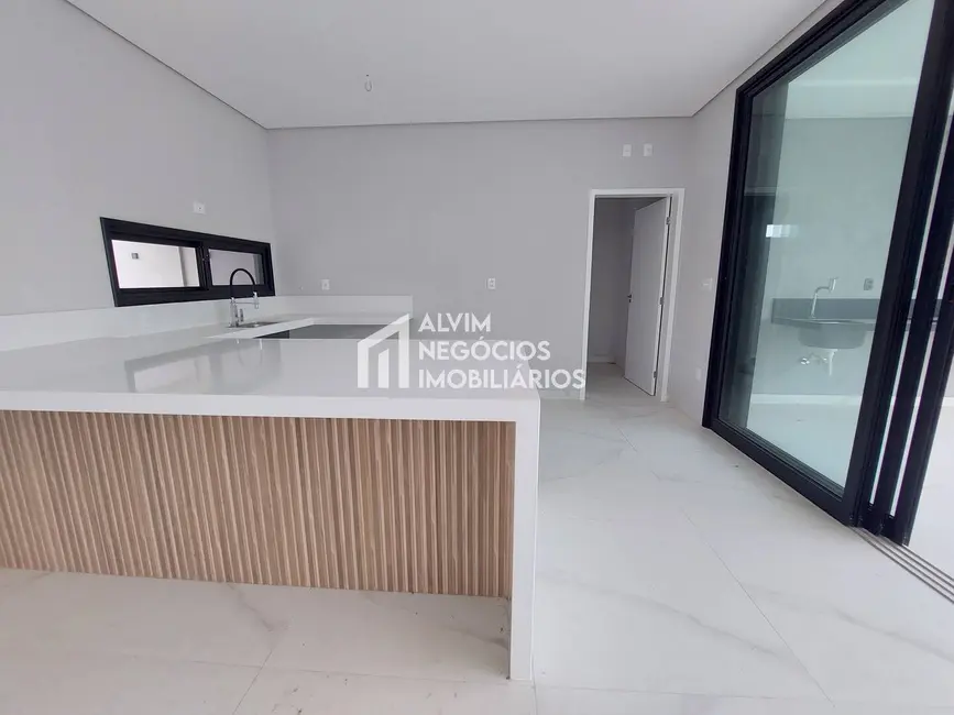 Foto 2 de Sobrado com 4 quartos à venda, 354m2 em Sao Jose Dos Campos - SP