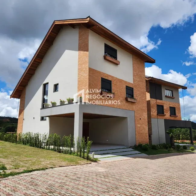 Foto 1 de Sobrado com 4 quartos à venda, 230m2 em Campos Do Jordao - SP
