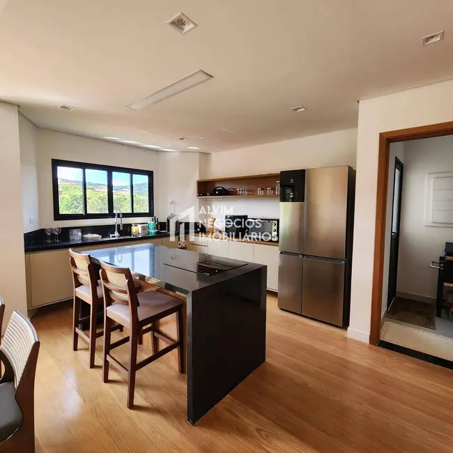 Foto 8 de Sobrado com 4 quartos à venda, 230m2 em Campos Do Jordao - SP