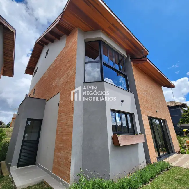 Foto 5 de Sobrado com 4 quartos à venda, 230m2 em Campos Do Jordao - SP