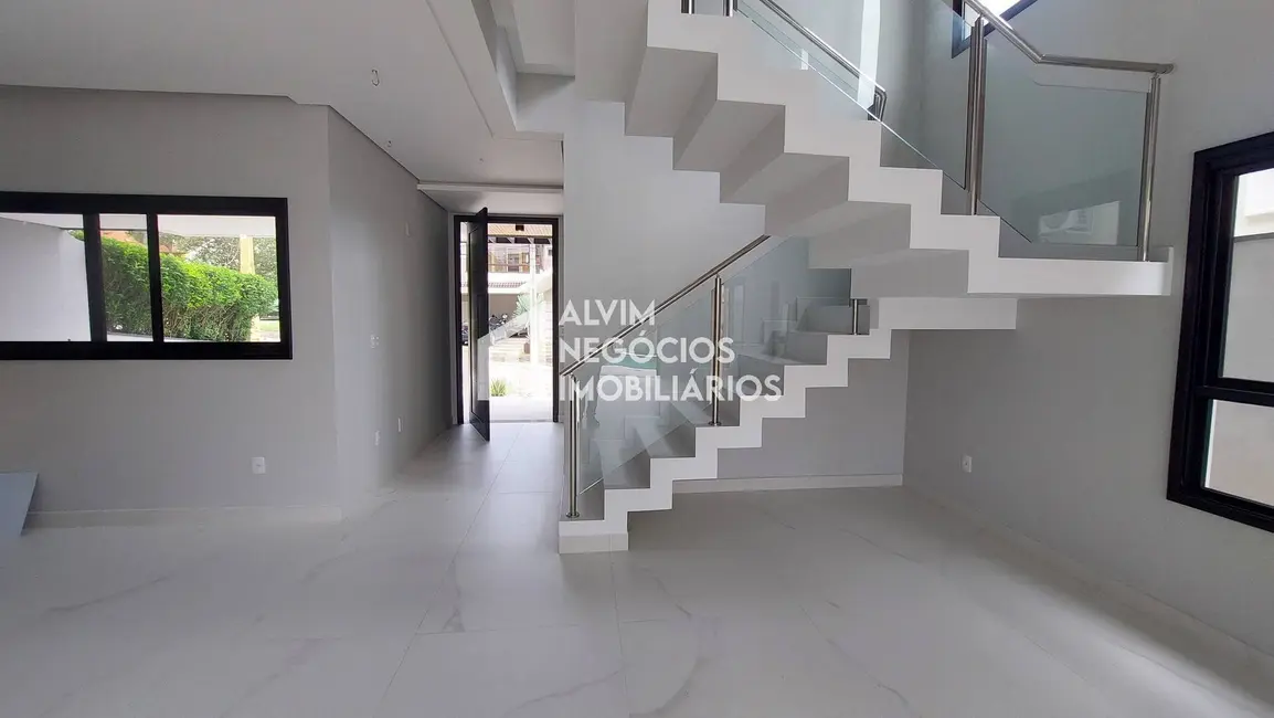 Foto 2 de Sobrado com 4 quartos à venda, 349m2 em Sao Jose Dos Campos - SP