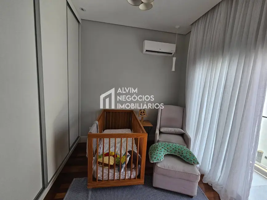 Foto 3 de Sobrado com 4 quartos à venda, 340m2 em Sao Jose Dos Campos - SP