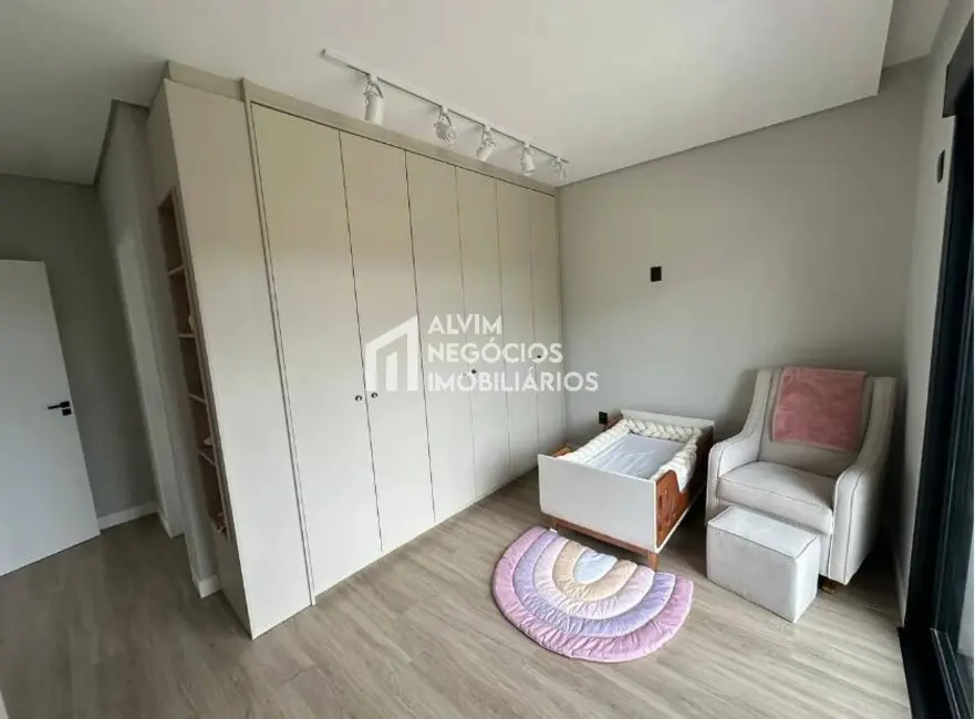 Foto 5 de Sobrado com 3 quartos à venda, 283m2 em Sao Jose Dos Campos - SP