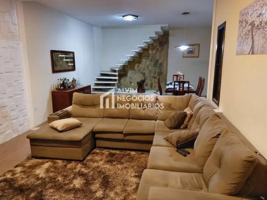 Foto 3 de Sobrado com 3 quartos à venda, 250m2 em Loteamento Villa Branca, Jacarei - SP