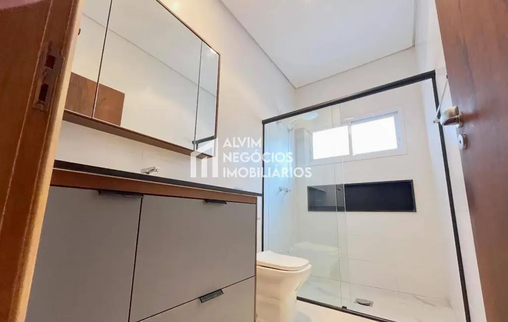 Foto 6 de Casa com 5 quartos para alugar, 220m2 em Sao Jose Dos Campos - SP