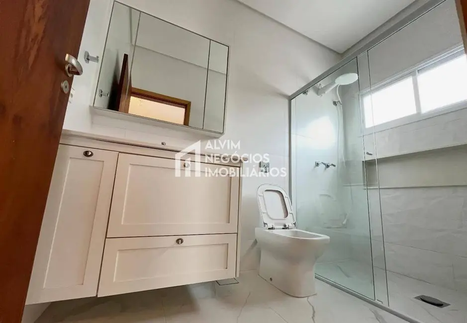 Foto 7 de Casa com 5 quartos para alugar, 220m2 em Sao Jose Dos Campos - SP