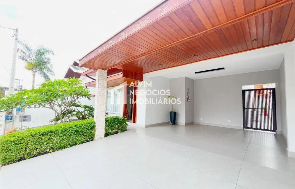 Foto 2 de Casa com 5 quartos para alugar, 220m2 em Sao Jose Dos Campos - SP