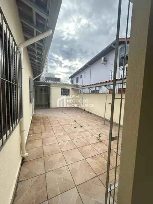 Foto 2 de Casa com 4 quartos à venda, 274m2 em Sao Jose Dos Campos - SP