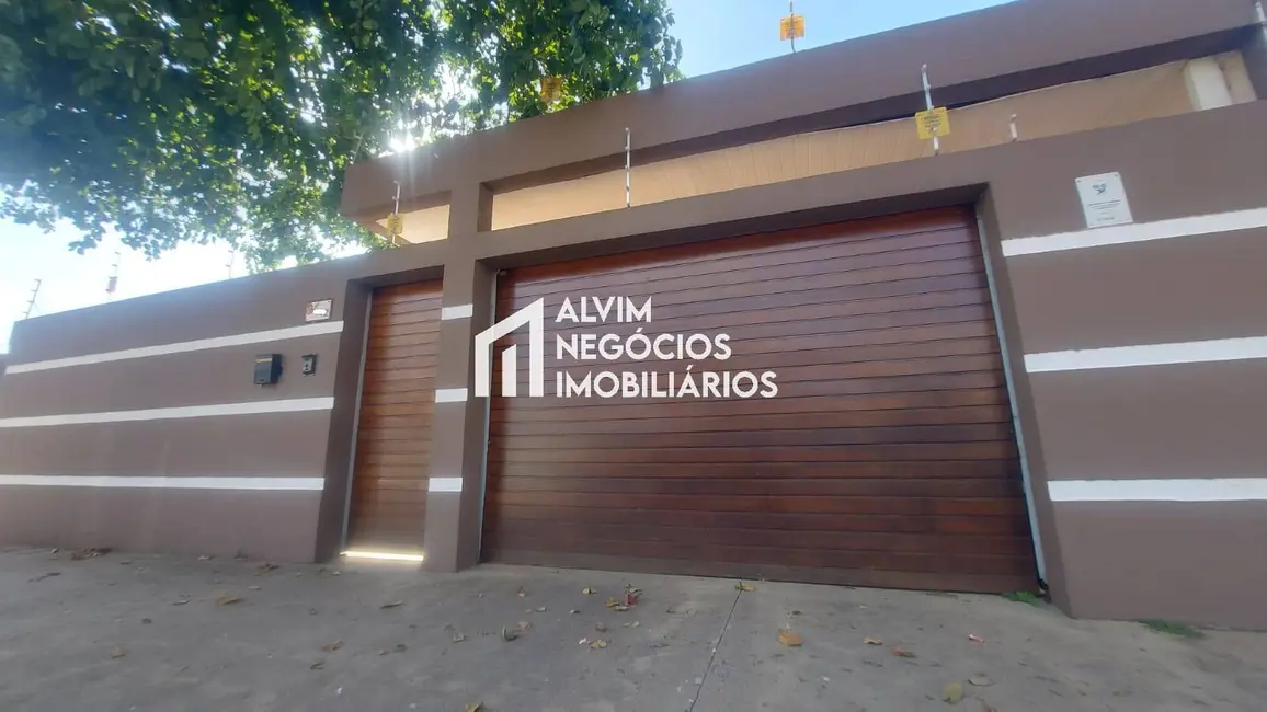 Casa com 4 quartos à venda, 240m2 em Sao Jose Dos Campos - SP - imagem 1 Foto 1 de Casa com 4 quartos à venda, 240m2 em Sao Jose Dos Campos - SP