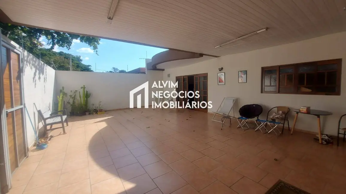 Casa com 4 quartos à venda, 240m2 em Sao Jose Dos Campos - SP - imagem 4 Foto 4 de Casa com 4 quartos à venda, 240m2 em Sao Jose Dos Campos - SP