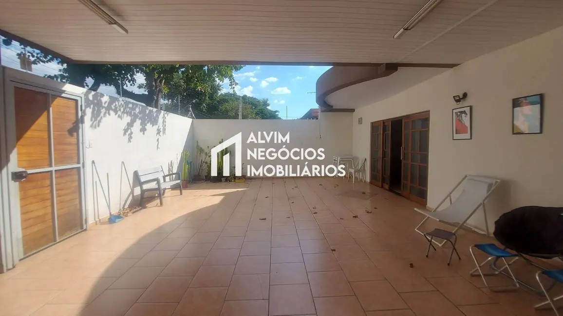 Casa com 4 quartos à venda, 240m2 em Sao Jose Dos Campos - SP - imagem 3 Foto 3 de Casa com 4 quartos à venda, 240m2 em Sao Jose Dos Campos - SP