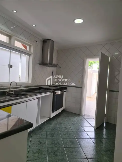 Casa com 4 quartos para alugar, 360m2 em Sao Jose Dos Campos - SP - imagem 8 Foto 8 de Casa com 4 quartos para alugar, 360m2 em Sao Jose Dos Campos - SP