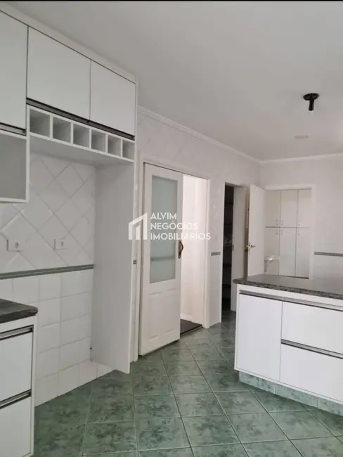 Casa com 4 quartos para alugar, 360m2 em Sao Jose Dos Campos - SP - imagem 9 Foto 9 de Casa com 4 quartos para alugar, 360m2 em Sao Jose Dos Campos - SP