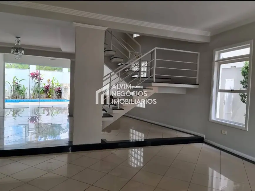 Casa com 4 quartos para alugar, 360m2 em Sao Jose Dos Campos - SP - imagem 4 Foto 4 de Casa com 4 quartos para alugar, 360m2 em Sao Jose Dos Campos - SP
