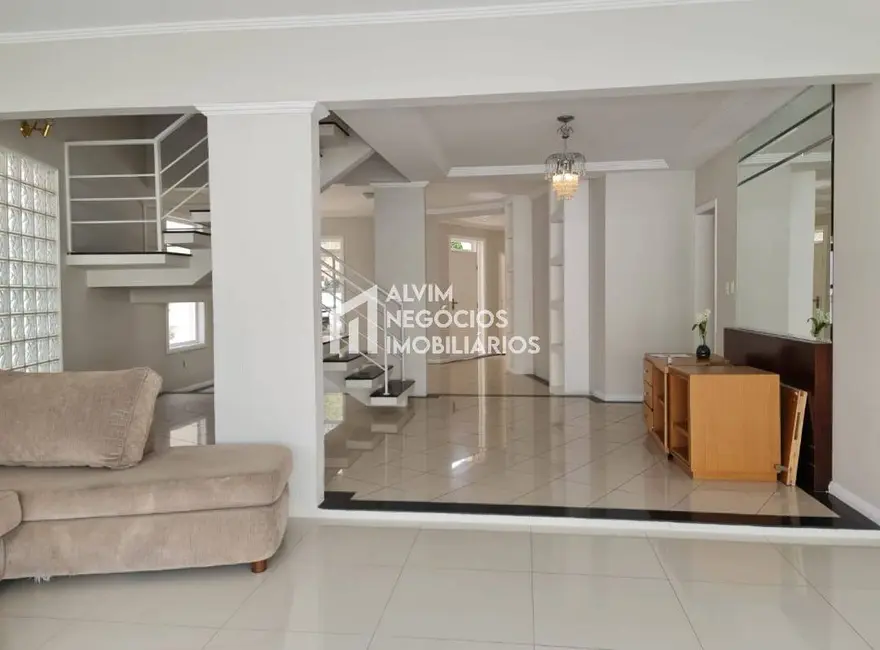 Casa com 4 quartos para alugar, 360m2 em Sao Jose Dos Campos - SP - imagem 2 Foto 2 de Casa com 4 quartos para alugar, 360m2 em Sao Jose Dos Campos - SP