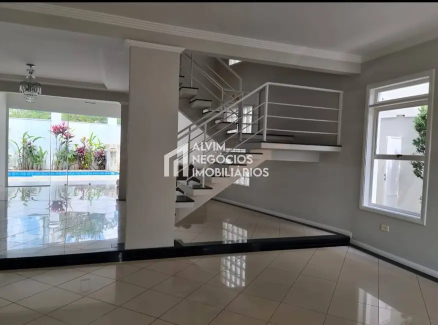 Casa com 4 quartos para alugar, 360m2 em Sao Jose Dos Campos - SP - imagem 3 Foto 3 de Casa com 4 quartos para alugar, 360m2 em Sao Jose Dos Campos - SP