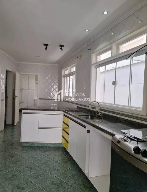 Casa com 4 quartos para alugar, 360m2 em Sao Jose Dos Campos - SP - imagem 5 Foto 5 de Casa com 4 quartos para alugar, 360m2 em Sao Jose Dos Campos - SP