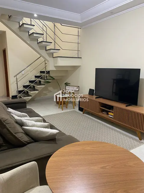 Foto 2 de Sobrado com 3 quartos à venda em Sao Jose Dos Campos - SP